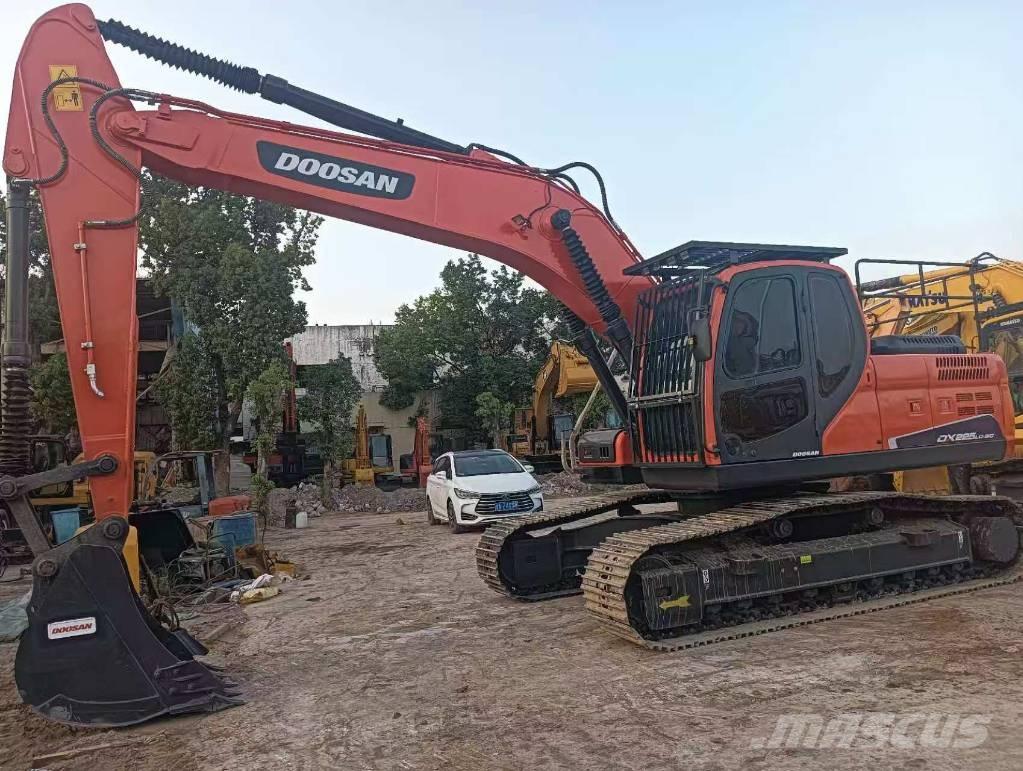Doosan DX 225 LC Gravemaskiner på larvebånd