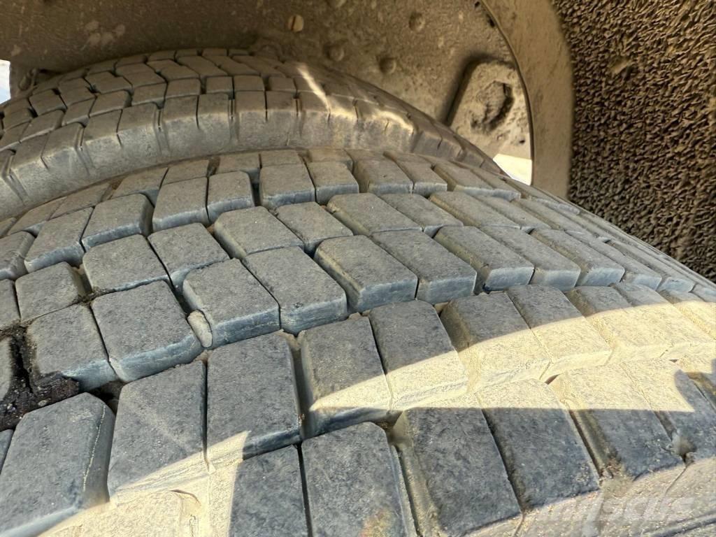 Iveco Baakwagen Lastbil med lad/Flatbed