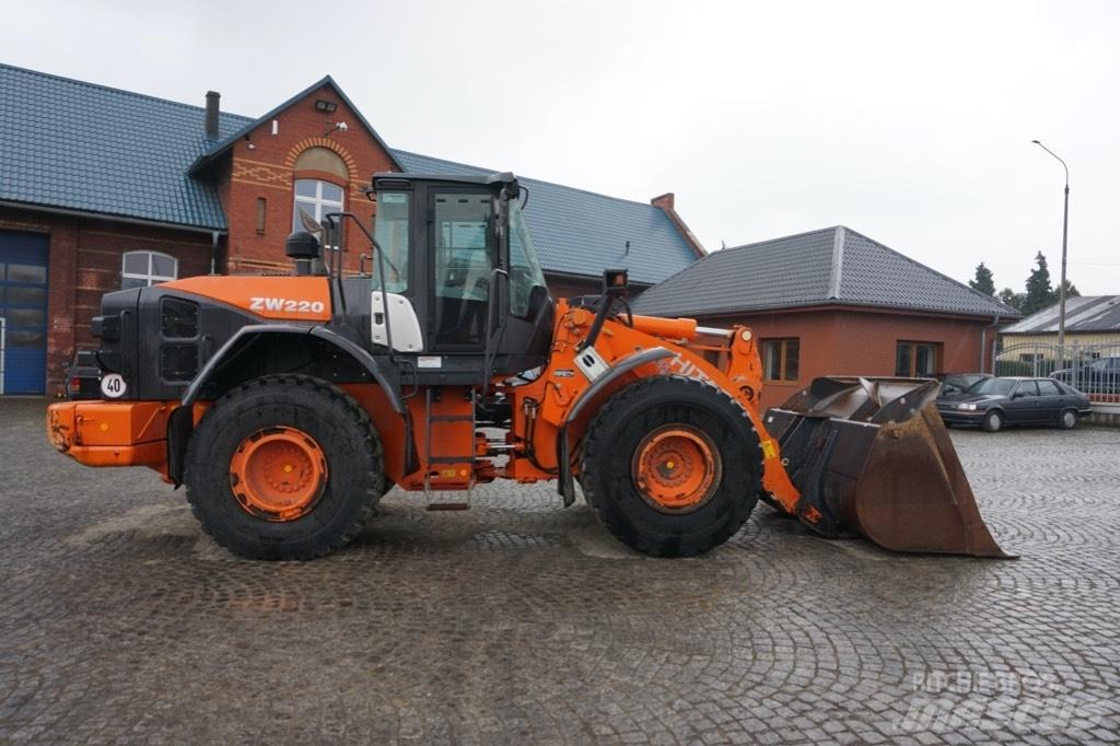 Hitachi ZW 220-5 B Læssemaskiner på hjul