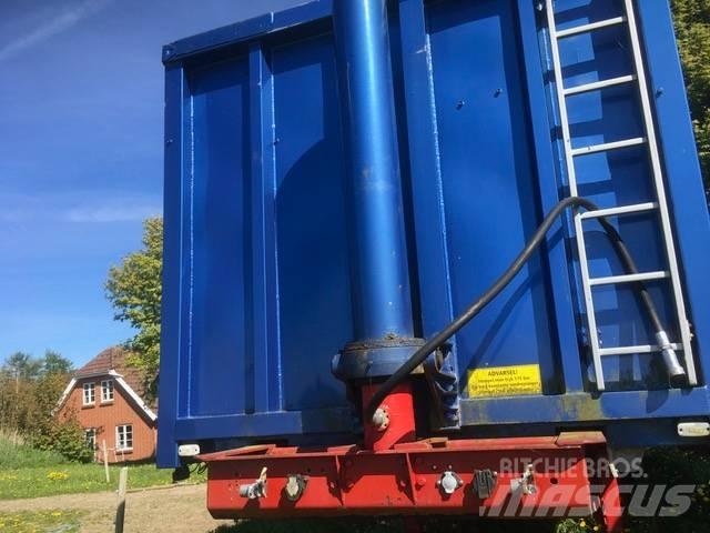 AMT 2009 Semi-trailer med tip