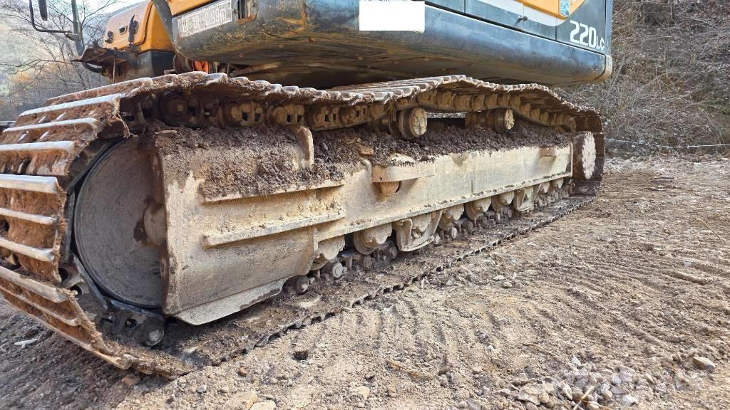 Hyundai Robex 220 LC Gravemaskiner på larvebånd