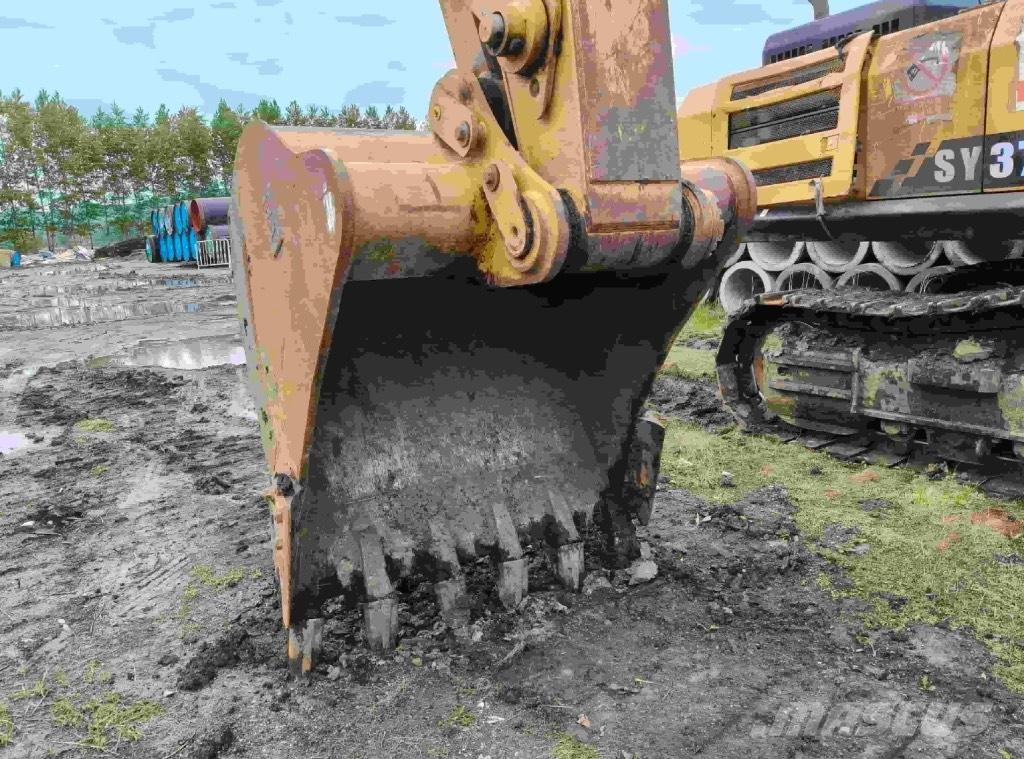 CAT 326 Gravemaskiner på larvebånd