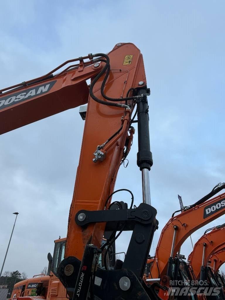 Doosan DX 300 LC-7 Gravemaskiner på larvebånd