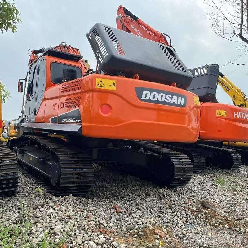 Doosan DX 225 Gravemaskiner på larvebånd