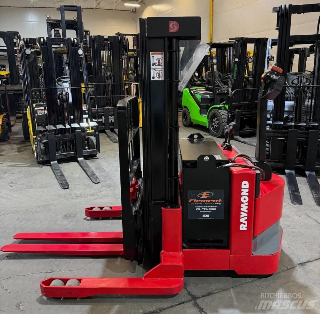Raymond DSX040 Selvkørende stablere