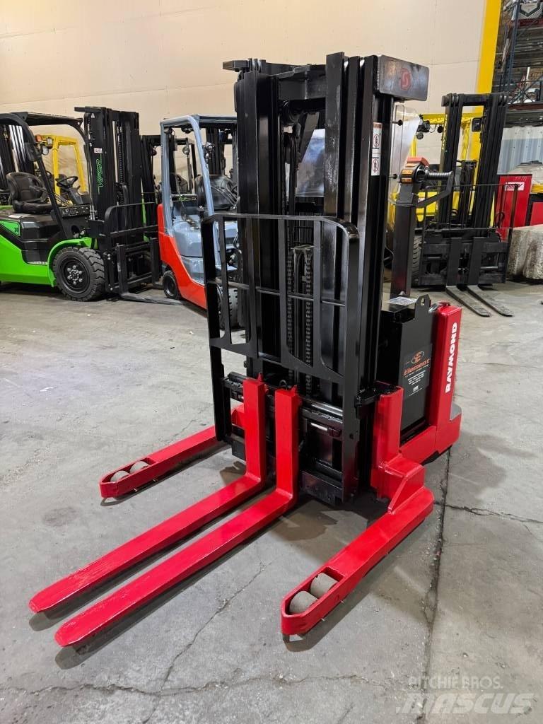 Raymond DSX040 Selvkørende stablere