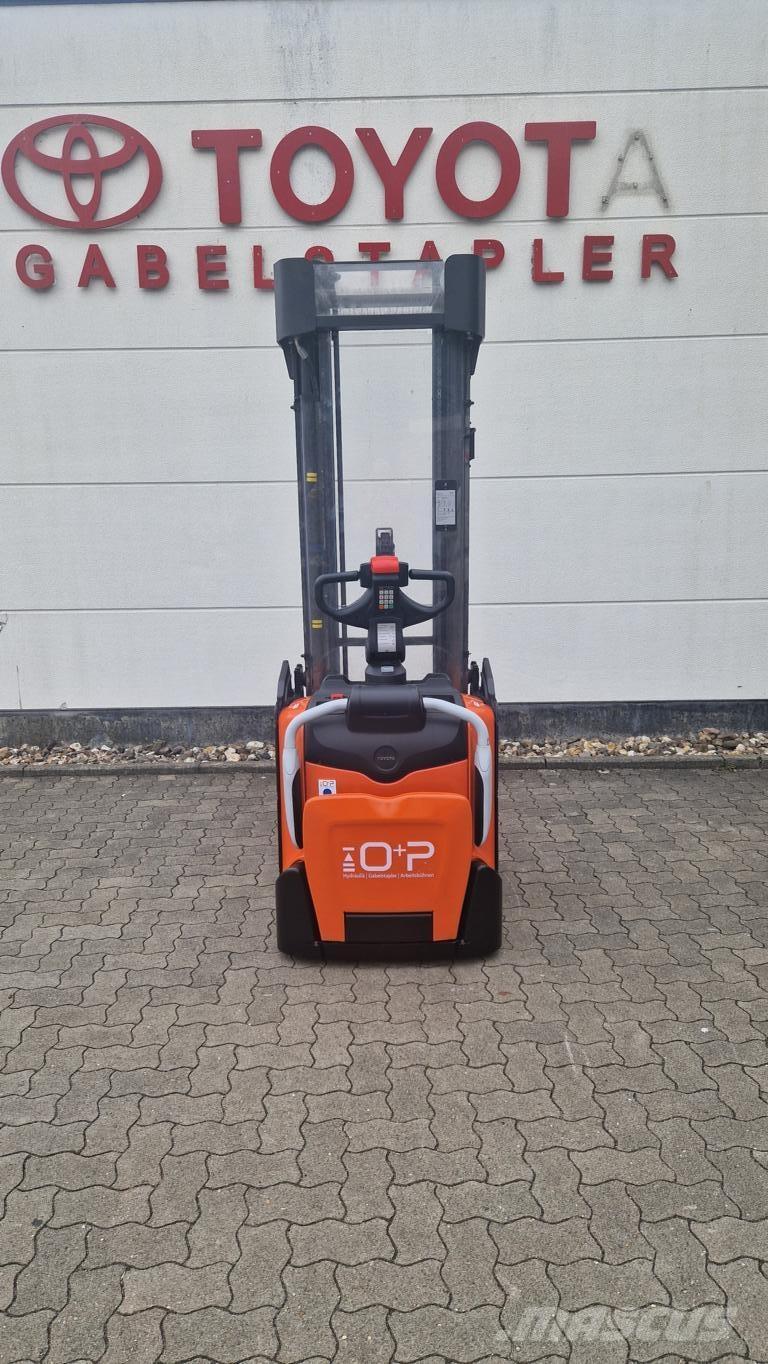 Toyota SPE160 Selvkørende stablere