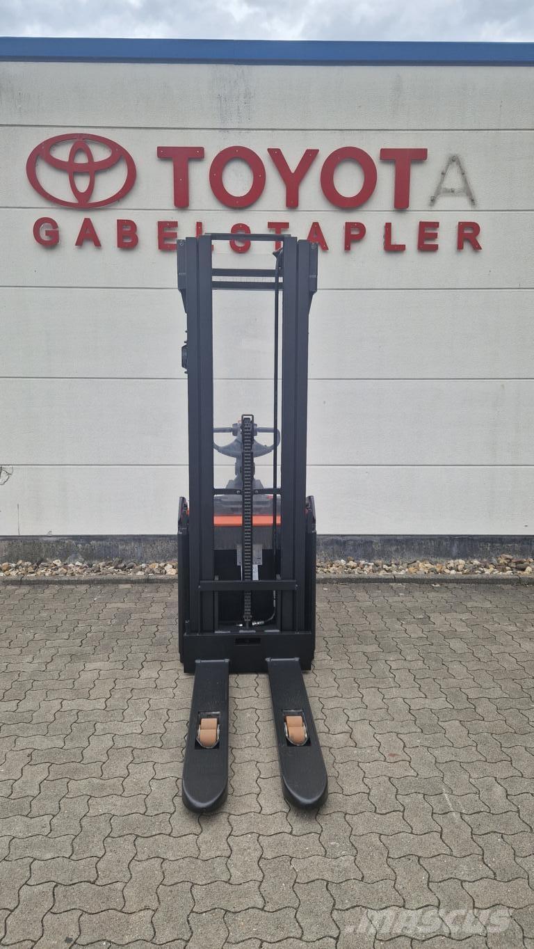 Toyota SPE160 Selvkørende stablere