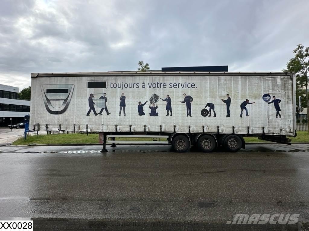 Fruehauf Tautliner Semi-trailer med Gardinsider