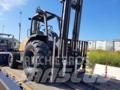 CASE 586H Terrængående gaffeltruck