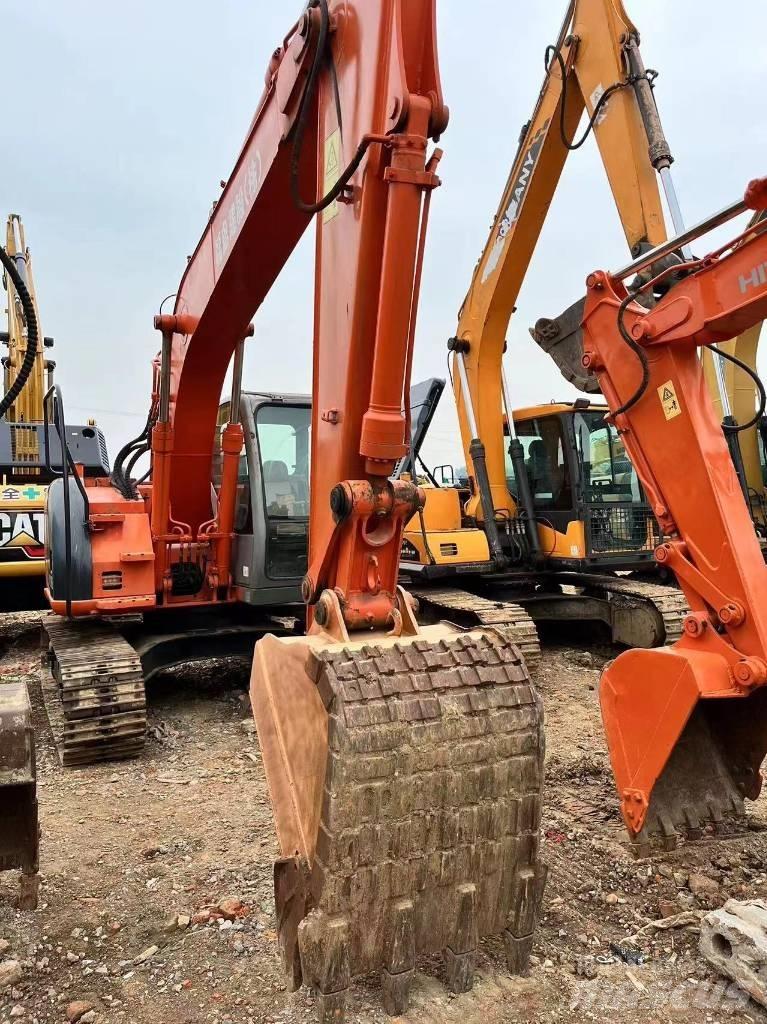 Hitachi ZX 135 US Gravemaskiner på larvebånd