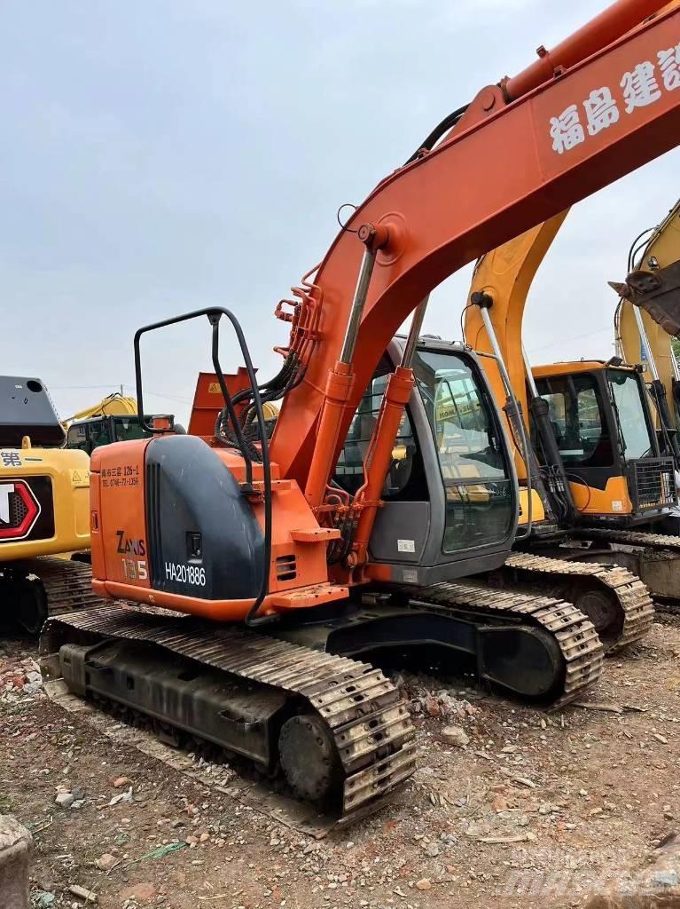 Hitachi ZX 135 US Gravemaskiner på larvebånd