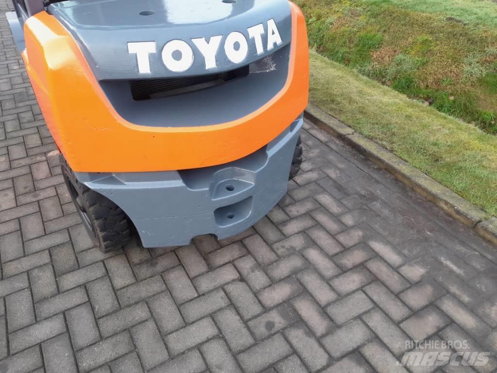 Toyota Tonero 25 Diesel gaffeltrucks