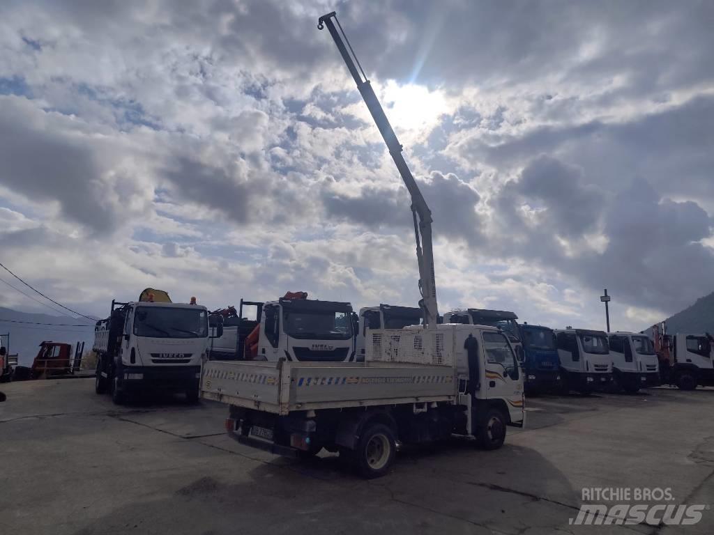 Isuzu NPR77G-5DX Lastbil med kran