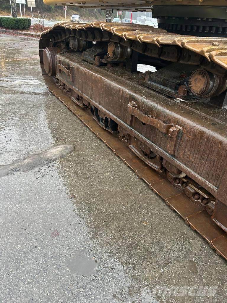 CAT 352 Gravemaskiner på larvebånd