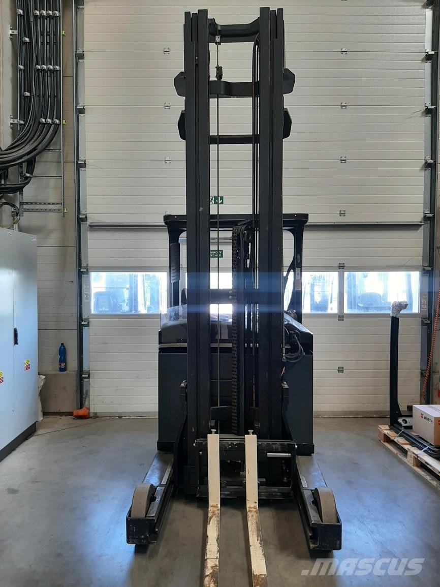 Yale MR16H Reachtruck