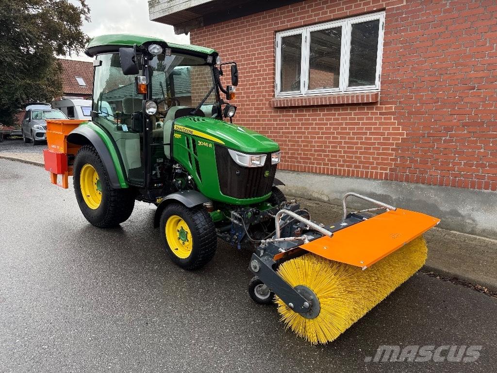 John Deere 3046 R Traktorer