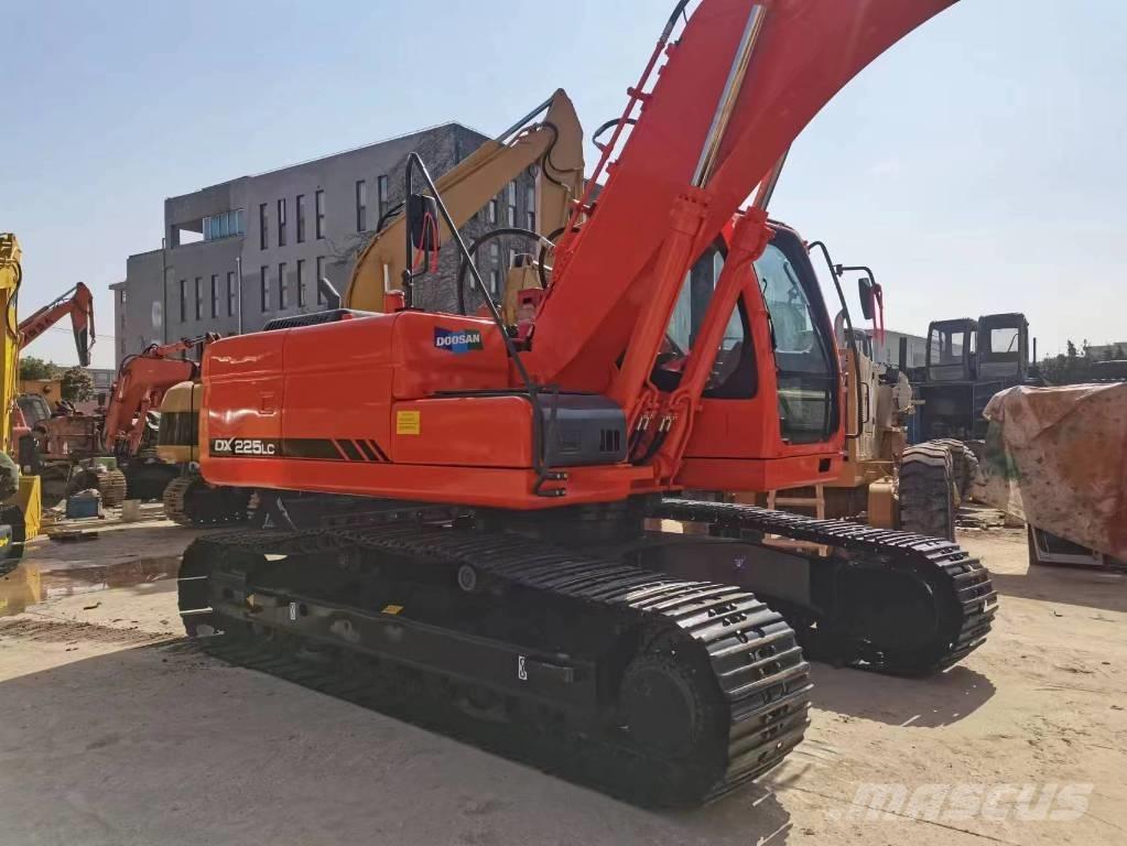 Doosan DX 225 Gravemaskiner på larvebånd