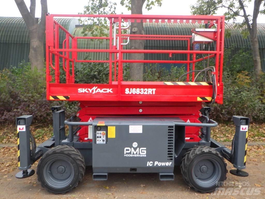 SkyJack SJ6832RT Saxlifte
