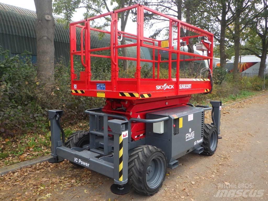 SkyJack SJ6832RT Saxlifte