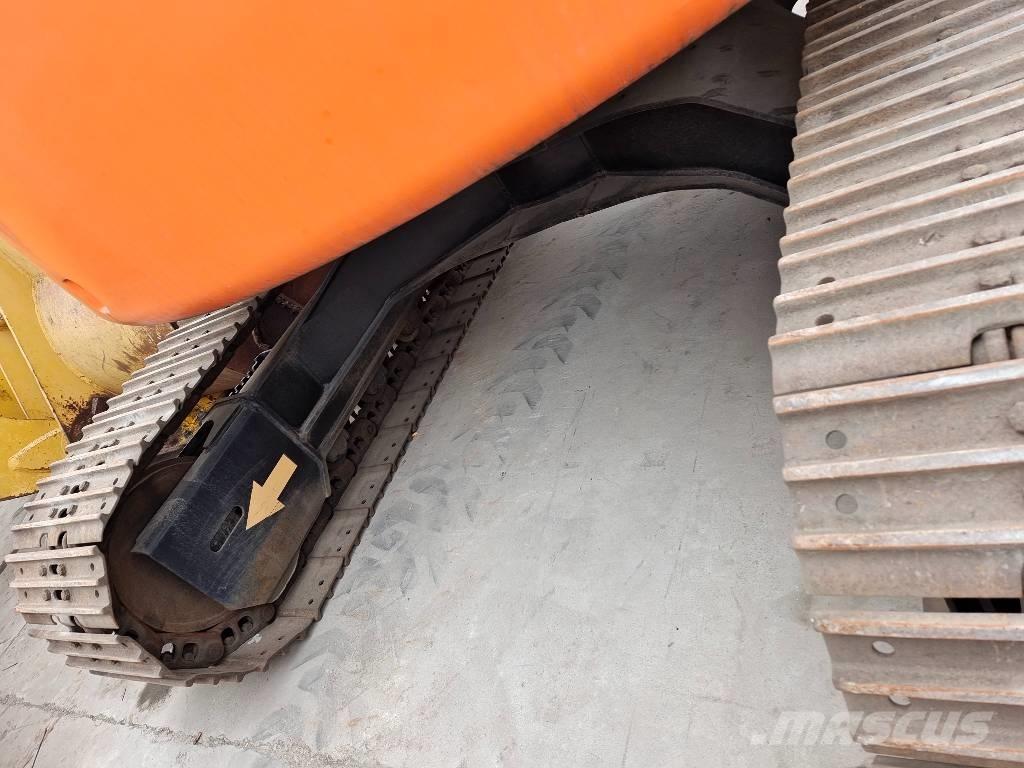 Hitachi ZX 135 US Gravemaskiner på larvebånd