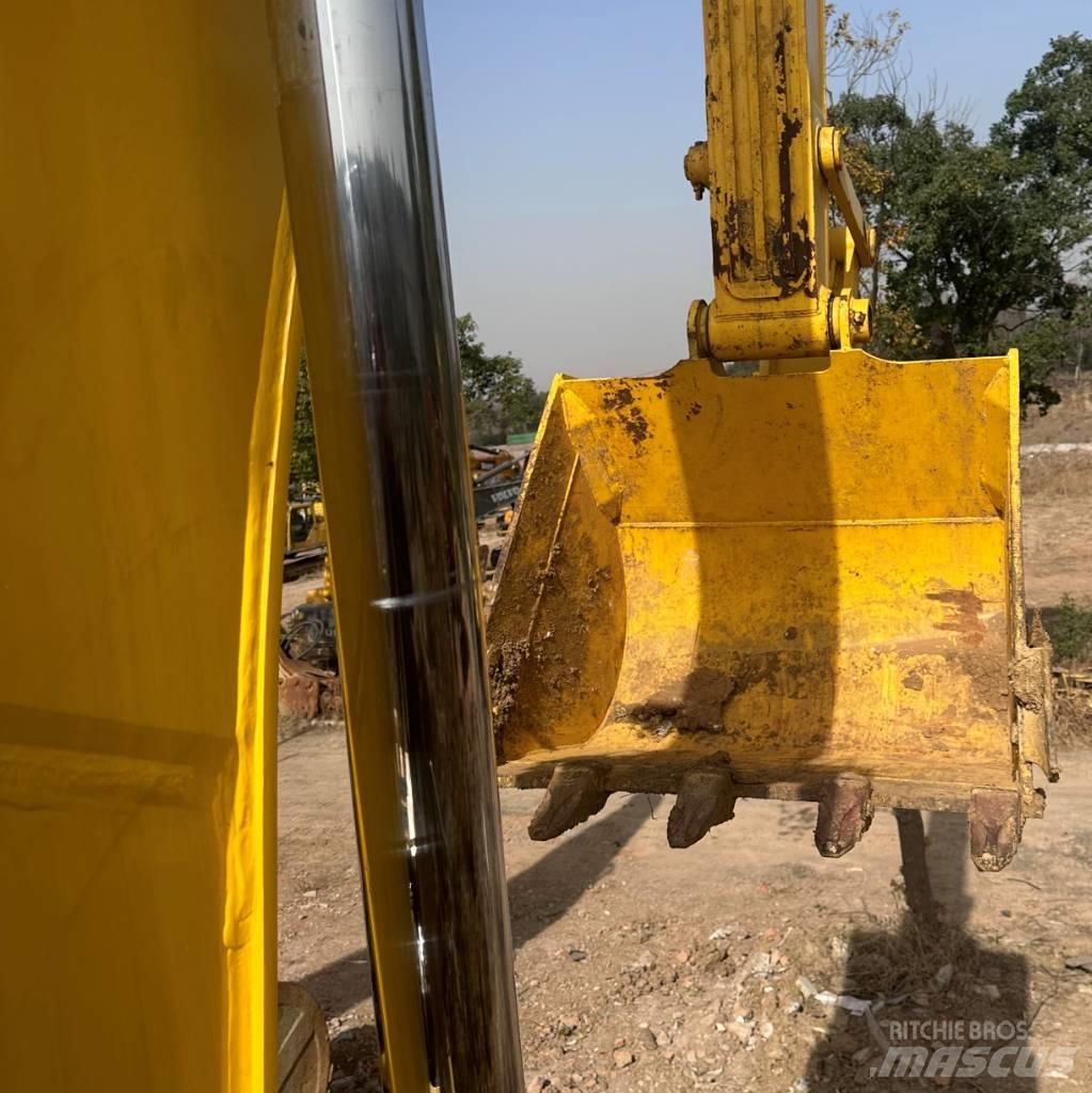 Komatsu 240LC-8 Gravemaskiner på larvebånd