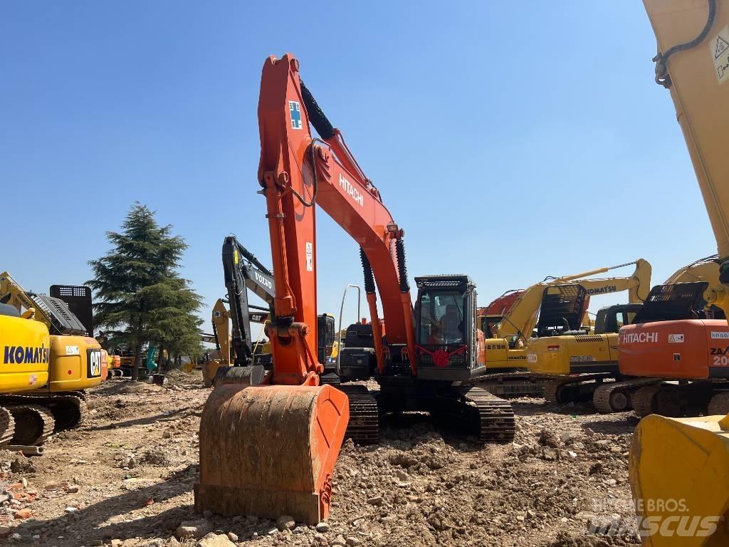 Hitachi ZX 240-3 Gravemaskiner på larvebånd