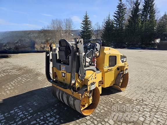 CAT CB24B Asfaltudlæggere