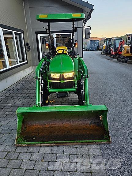 John Deere 3038E Traktorer