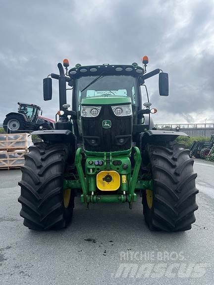 John Deere 6215R Traktorer