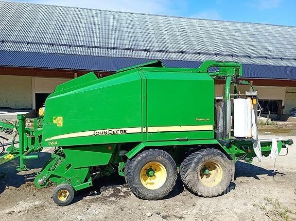 John Deere 744 Rundballe-pressere