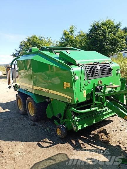 John Deere 744 Rundballe-pressere