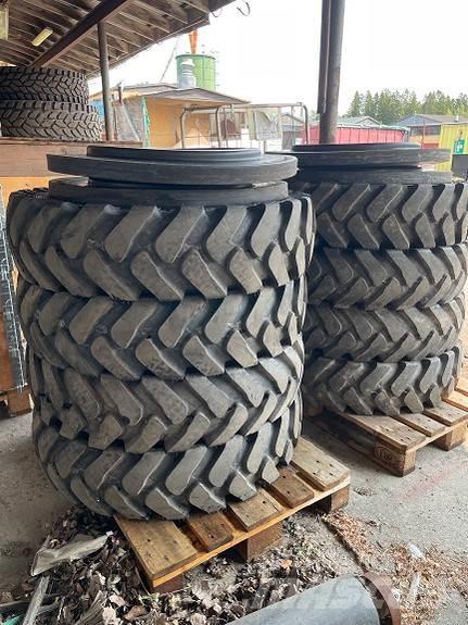 Kumho 10.00-20 Hjul, Dæk og Fælge