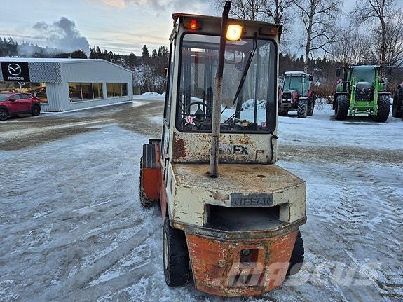 Nissan  Diesel gaffeltrucks