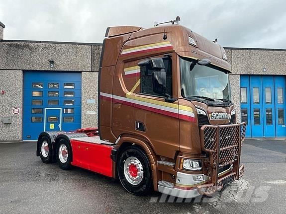 Scania R660A6X4NB Trækkere