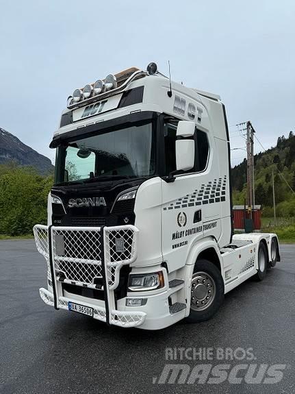 Scania S730 6x2 Trækkere