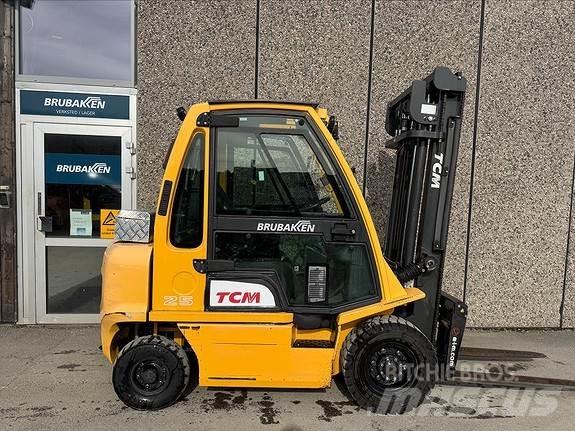 TCM FD25 Diesel gaffeltrucks
