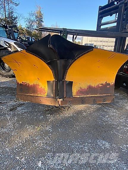 Tellefsdal 2700 V Sneskovle og -plove