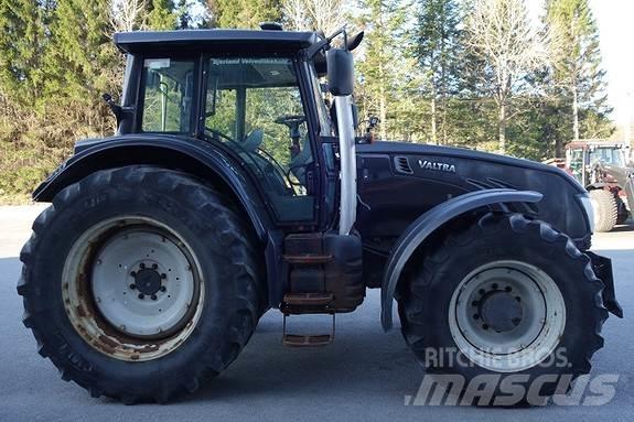 Valtra T213 Versu Traktorer