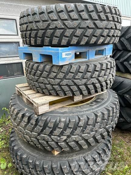  Vinterhjul til JD Andet udstyr til vej- og snerydning