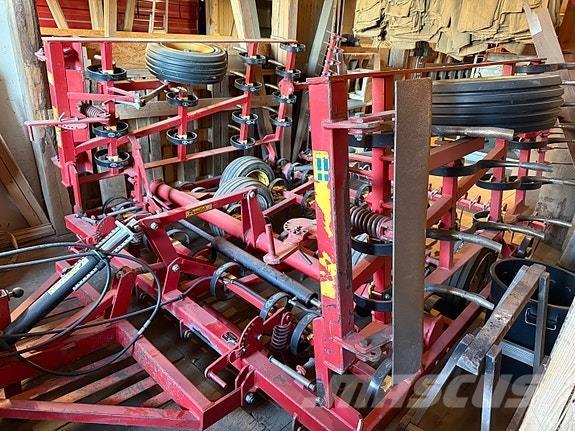   Andre jordbearbejdningsmaskiner og andet tilbehør