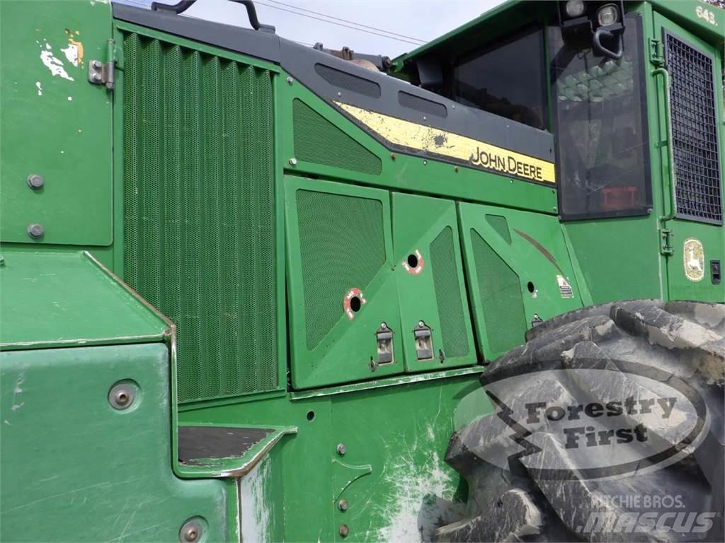 John Deere 643L Fældebunkelæggere