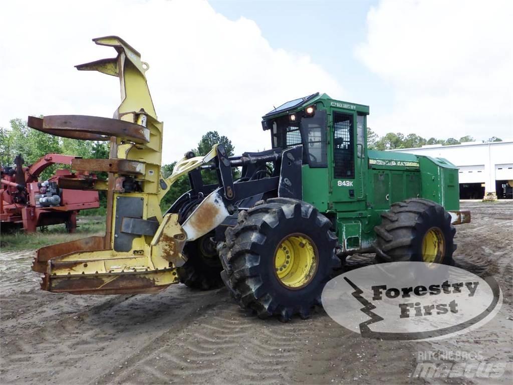 John Deere 843K Fældebunkelæggere