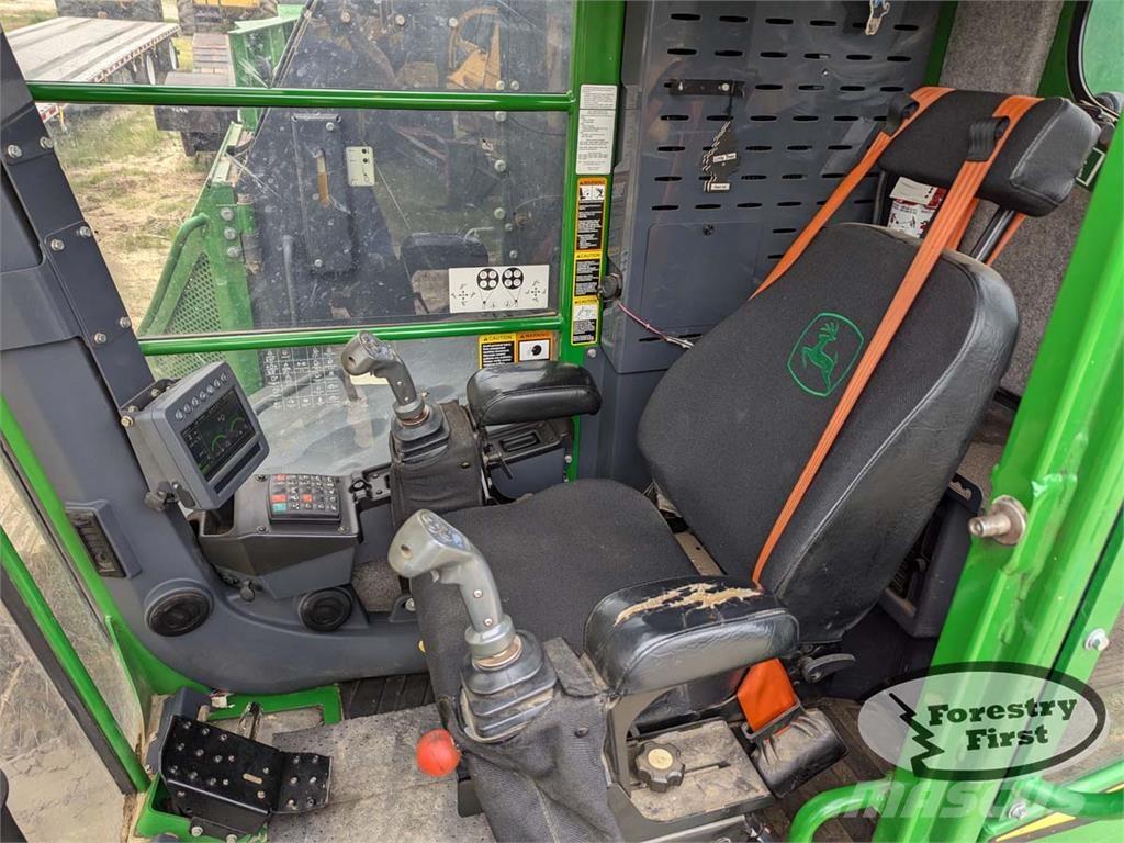 John Deere 853M Fældebunkelæggere