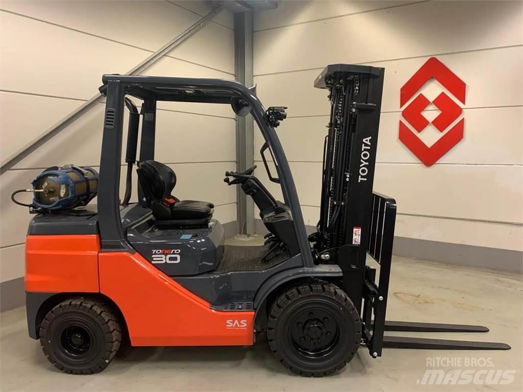Toyota 02-8FGF30 LPG gaffeltrucks