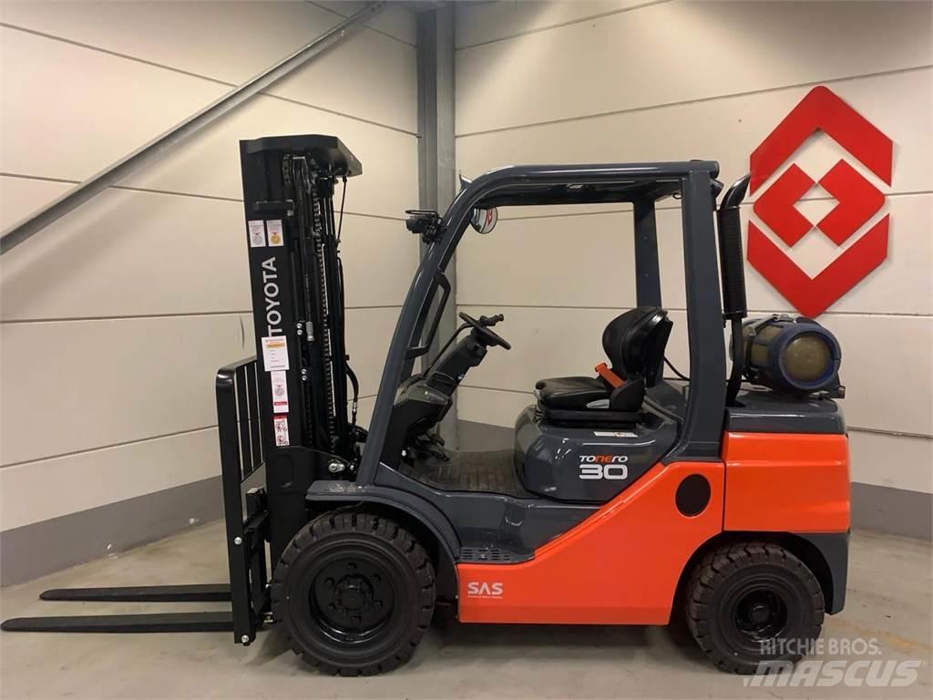 Toyota 02-8FGF30 LPG gaffeltrucks