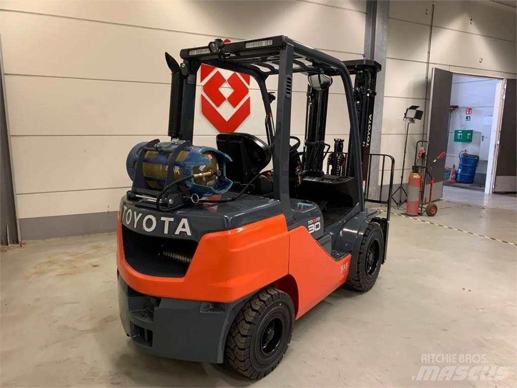 Toyota 02-8FGF30 LPG gaffeltrucks