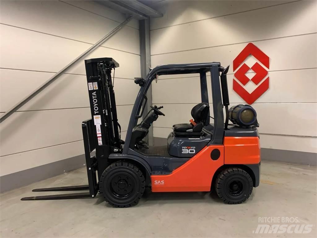 Toyota 02-8FGF30 LPG gaffeltrucks