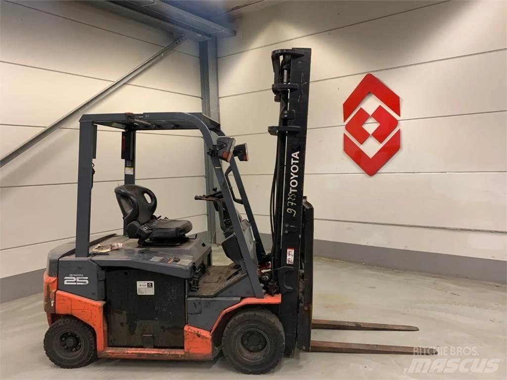 Toyota 8FBN25 El gaffeltrucks