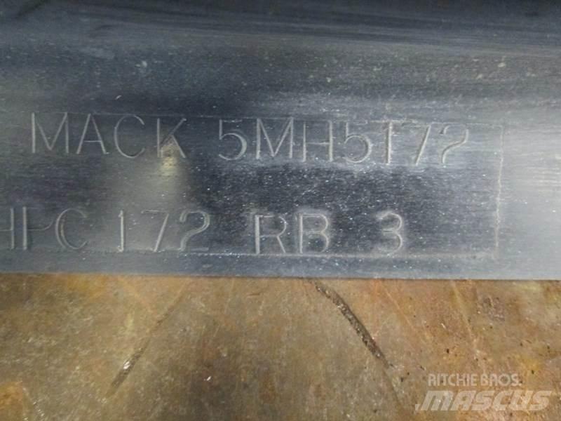 Mack MP7 Transport – Andet